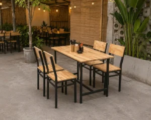Vì sao hai bộ bàn ghế trông giống hệch nhau nhưng giá chênh nhau