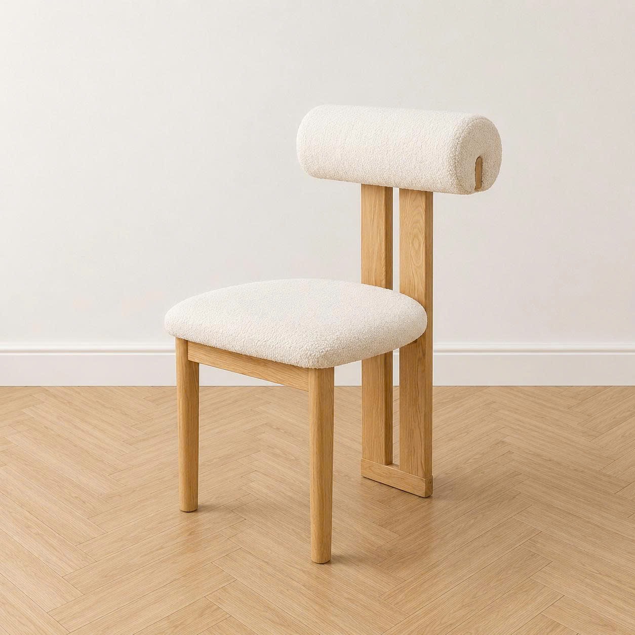 Ghế Hippo khung gỗ Ash bọc vải boucle trắng tựa con lăn